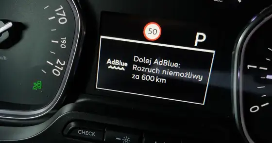 Ile AdBlue zużywa auto? Sprawdź normy i kiedy szukać usterki